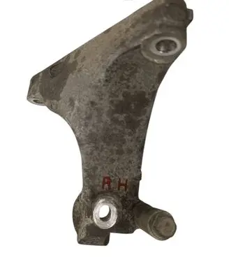 Engine mounting bracket