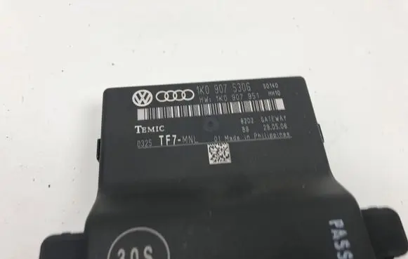 Audi A3 S3 8P Gateway control module 1K0907530G 1K0907951