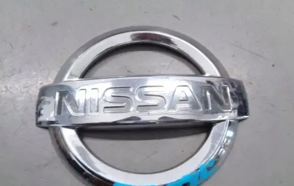 Nissan Primera Manufacturer badge logo/emblem 
