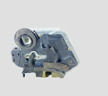Toyota Corolla Verso AR10 Rear door lock 4B2103