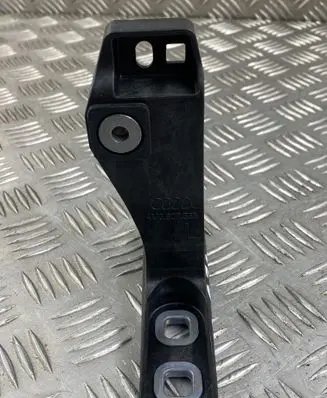 Audi Q7 4M Front bumper mounting bracket 4M0807333