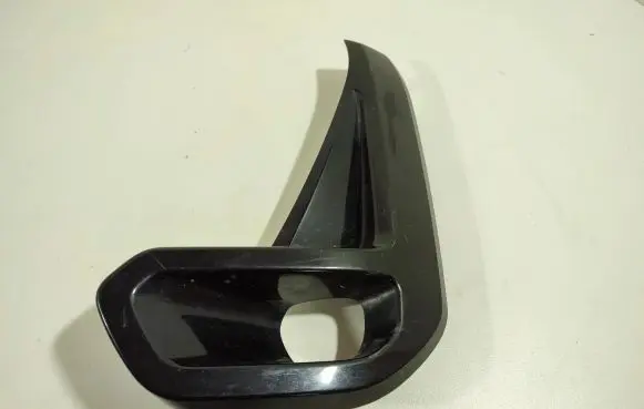 Front fog light trim/grill