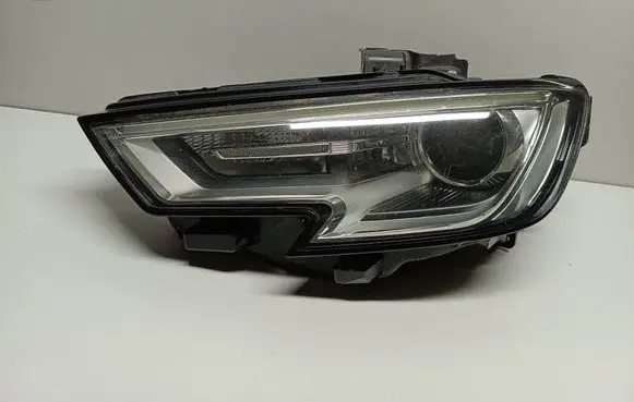 Audi A3 S3 8V Headlight/headlamp 8V0941005E
