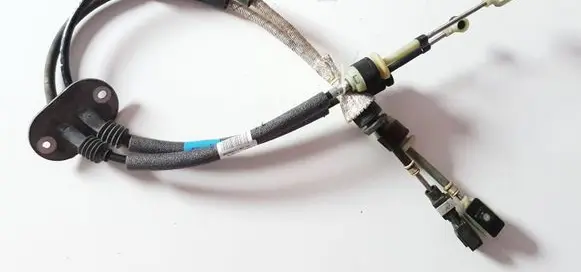 Gear shift cable linkage