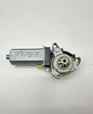 Mercedes-Benz C W204 Seat adjustment motor 0390203002 82041898