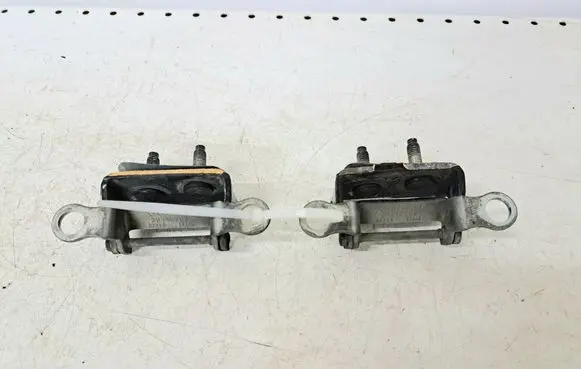 Volvo V50 Tailgate/trunk/boot hinge