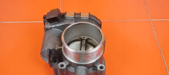 Mercedes-Benz C AMG W204 Throttle body valve A2711410025 19MB50