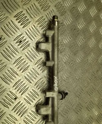 Audi A4 S4 B9 Fuel distributor 06N133317A