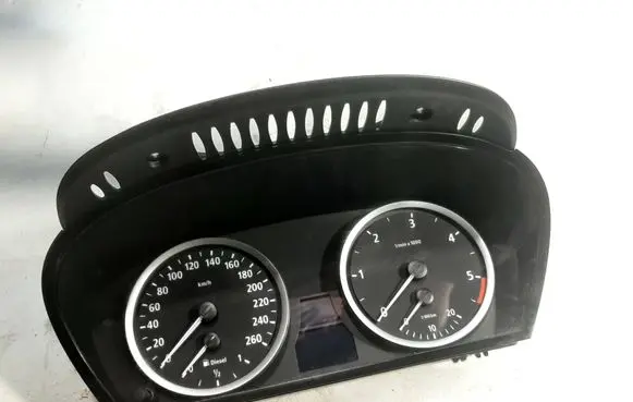 Speedometer (instrument cluster)
