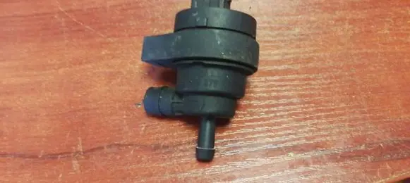 BMW 7 E38 Fuel tank valve 1748875