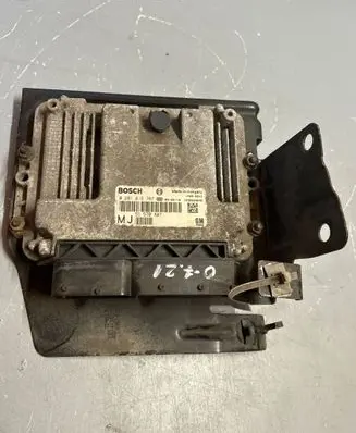 Opel Zafira B Engine control unit/module 0281015767 1039S26646 55570807