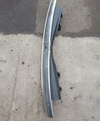 Trunk/boot sill cover protection
