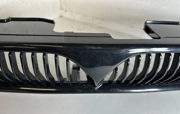 Mitsubishi Galant Front bumper upper radiator grill
