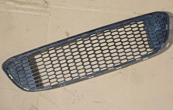 BMW 1 E82 E88 Front bumper lower grill 8045432 15857711 8043452