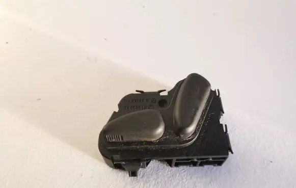 Mercedes-Benz E W210 Seat control switch 2108213851