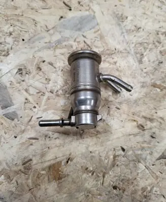 Mercedes-Benz E W213 AdBlue injector 16T83303646 910490