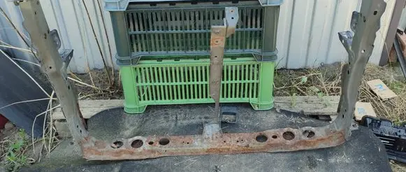 Toyota Avensis T270 Radiator support slam panel