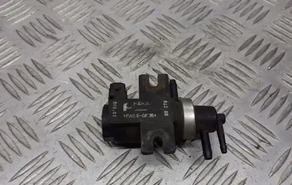 Mitsubishi Carisma Vacuum valve 30618057