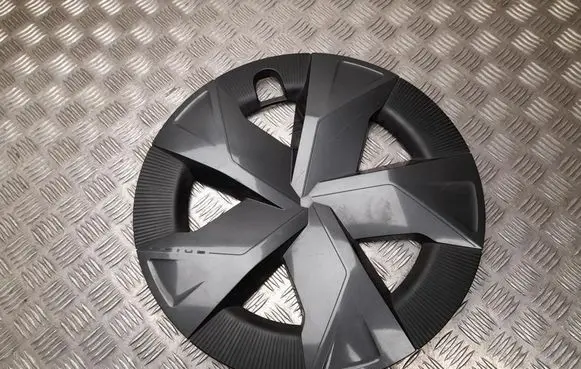 Toyota Prius (XV60) R17 wheel hub/cap/trim 