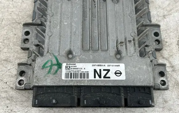 Nissan Qashqai Engine control unit/module 23710BB31A 237101449R S180067173A
