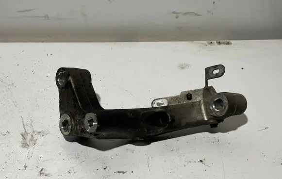 Citroen C5 Aircross Engine mounting bracket