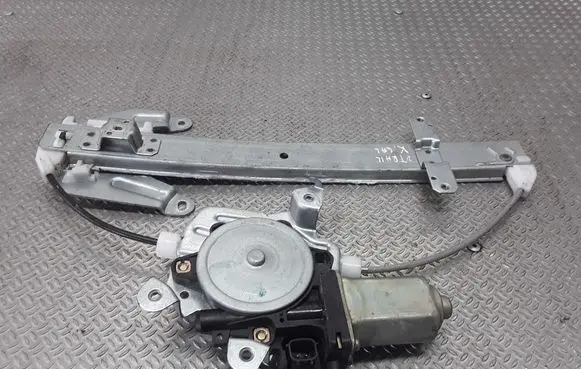 Nissan X-Trail T30 Rear door window regulator with motor MMR62112