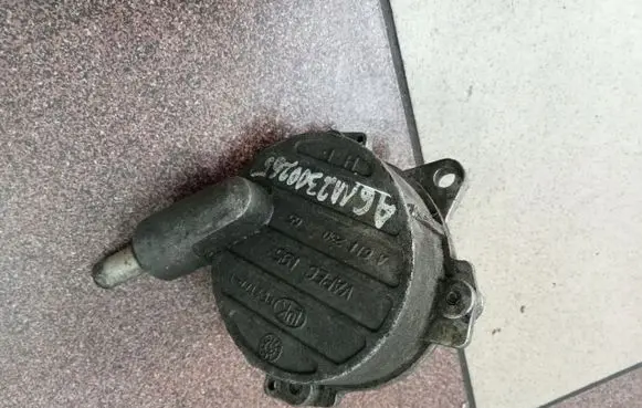 Mercedes-Benz CLK AMG A208 C208 Vacuum pump A61123065
