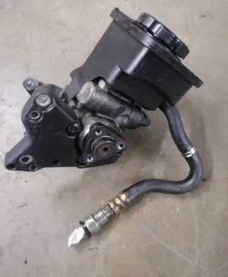 BMW 5 E39 Power steering pump 2247556
