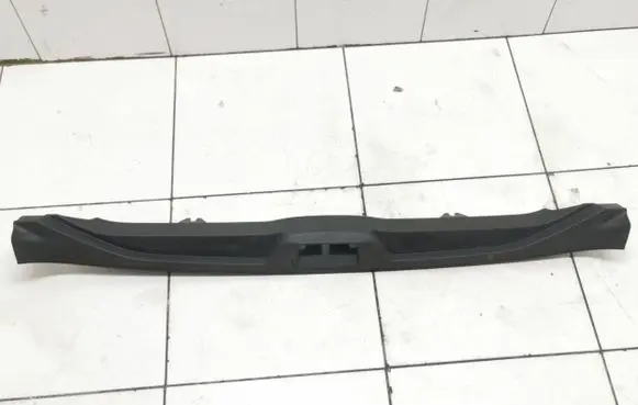 Trunk/boot sill cover protection