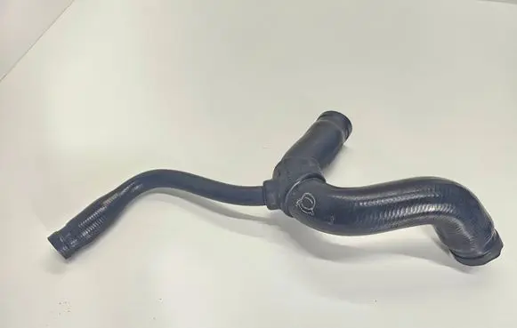 Coolant pipe/hose