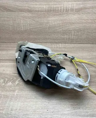 Mercedes-Benz S W220 Rear door lock 2207305735 400311F