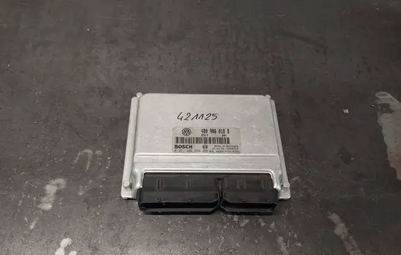Volkswagen PASSAT B5 Engine control unit/module 4B0906018B 0261206050