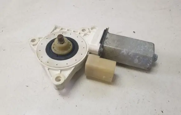 BMW 6 F12 F13 Front door window regulator motor 7304522