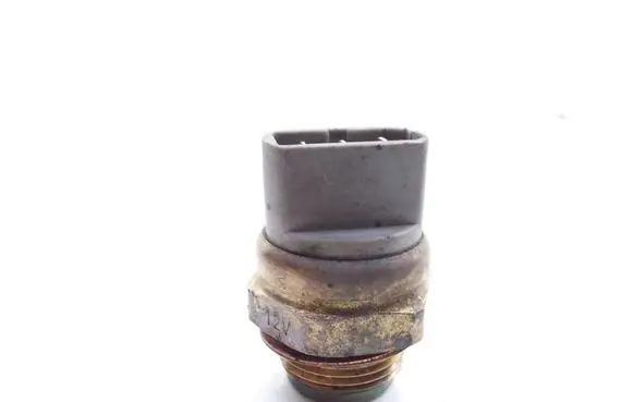 Volkswagen PASSAT B3 Air conditioning (A/C) pressure sensor 