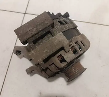 Opel Insignia B Generator/alternator 39047352