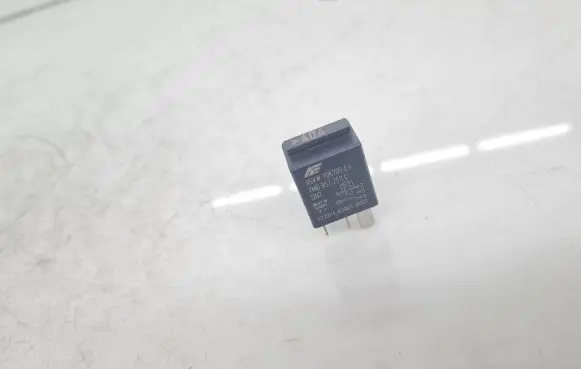 Volkswagen PASSAT B6 Other relay 7M0951253C 95VW10K705EA