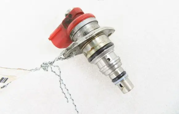 Toyota Avensis T220 Fuel pressure regulator 
