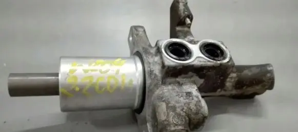 Mercedes-Benz C W204 Master brake cylinder