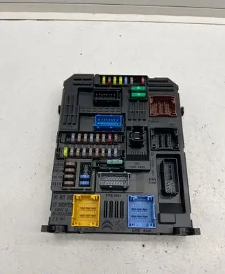 Peugeot 5008 II Fuse box set 9846483480 1262244863 28756170