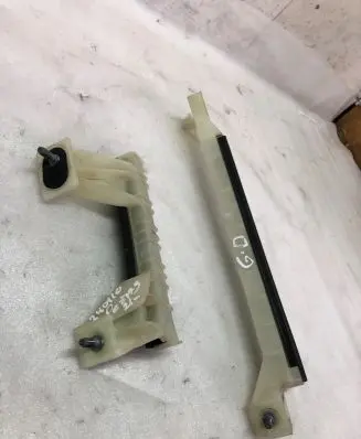 Peugeot 2008 II Rear door windshield rail 9830723380