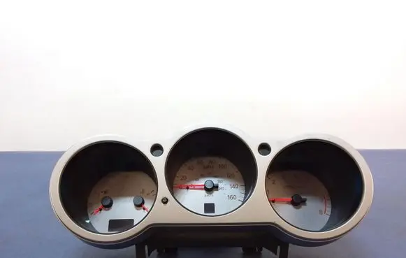 Nissan Maxima A34 Speedometer (instrument cluster)