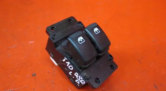 Hyundai i10 Electric window control switch 202007106