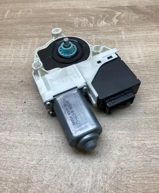 Volkswagen PASSAT CC Front door window regulator motor 1K0959795Q 3C8959703B