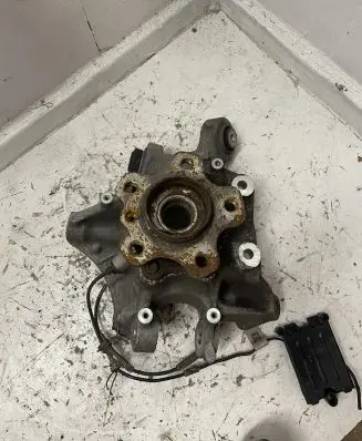 BMW 5 G30 G31 Rear wheel hub 6866337