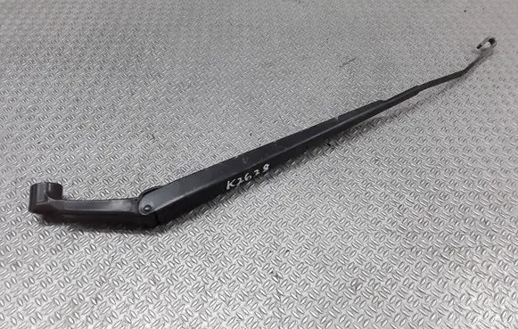 Toyota Avensis T250 Front wiper blade arm