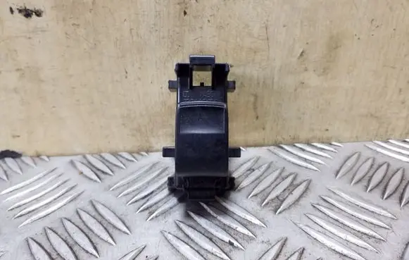 Toyota RAV 4 (XA30) Electric window control switch 1928294
