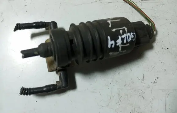 Volkswagen Golf IV Windscreen/windshield washer pump
