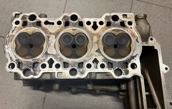 Porsche Boxster 987 Engine head 996104681