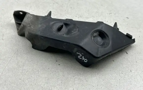 Front bumper mounting bracket