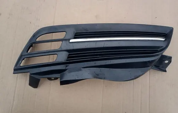Nissan Micra Front bumper lower grill 62330AX600